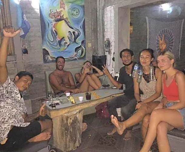 Hostal Apollo *